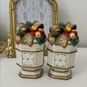 FITZ & FLOYD hand painted fruit salt and pepper shakers set of set